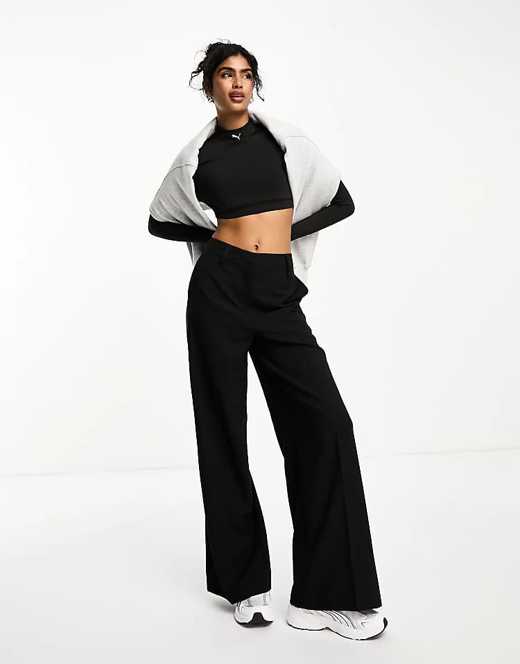 Puma Modest Long Sleeve Sports Bra In Puma Black For Women - Image 3