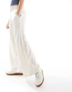 Puma Wardrobe Ess Low Rise Popper Pants In Alpine Snow For Women